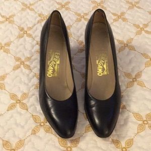 Salvatore Ferragamo black shoes. Size:8 1/2